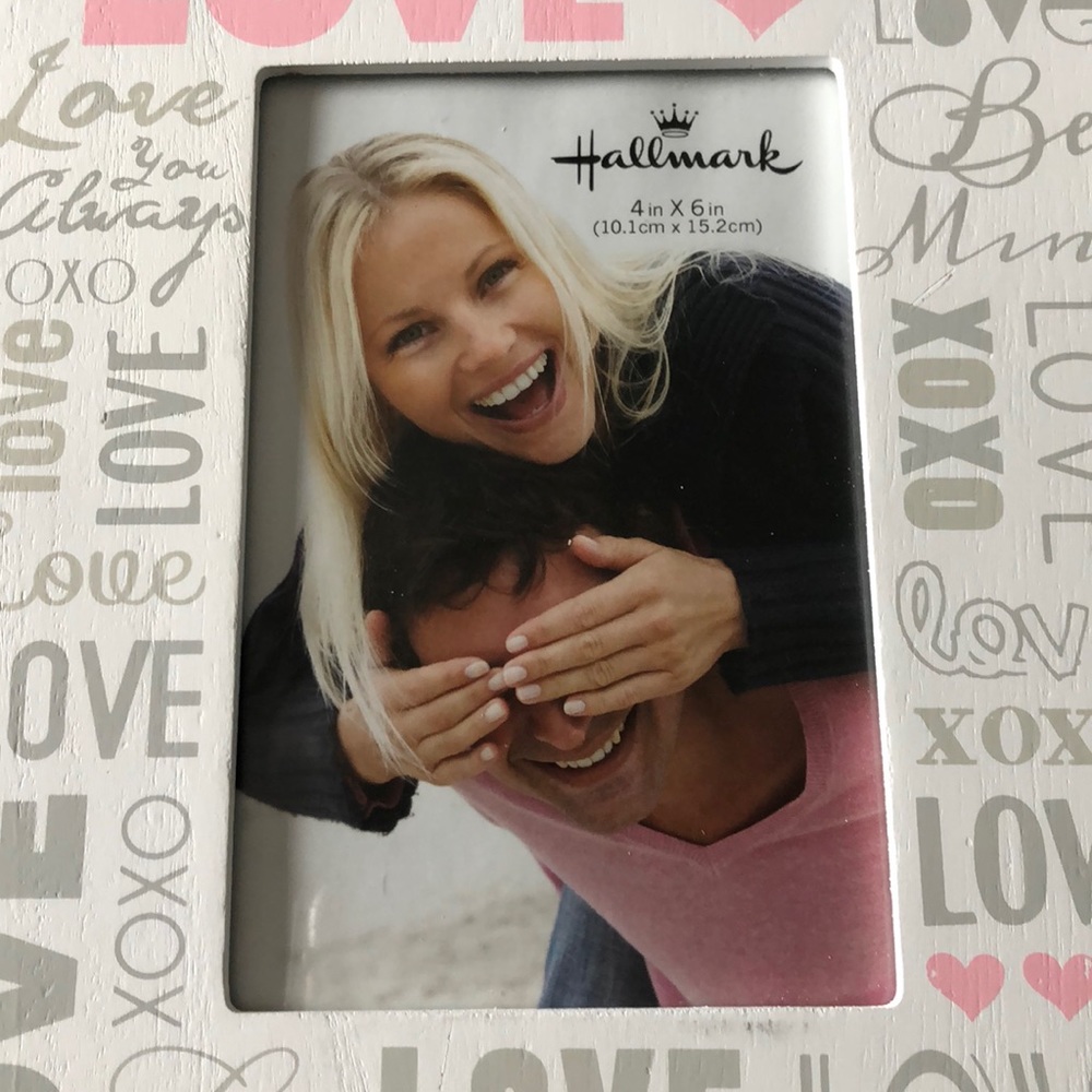 ❤️ New Hallmark Love Frame ❤️ - Picture 4 of 6